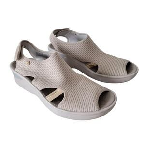 Bzees Beige Stretch Wedge Sandals Slip On Women Size 11 Cloud Technology Comfort